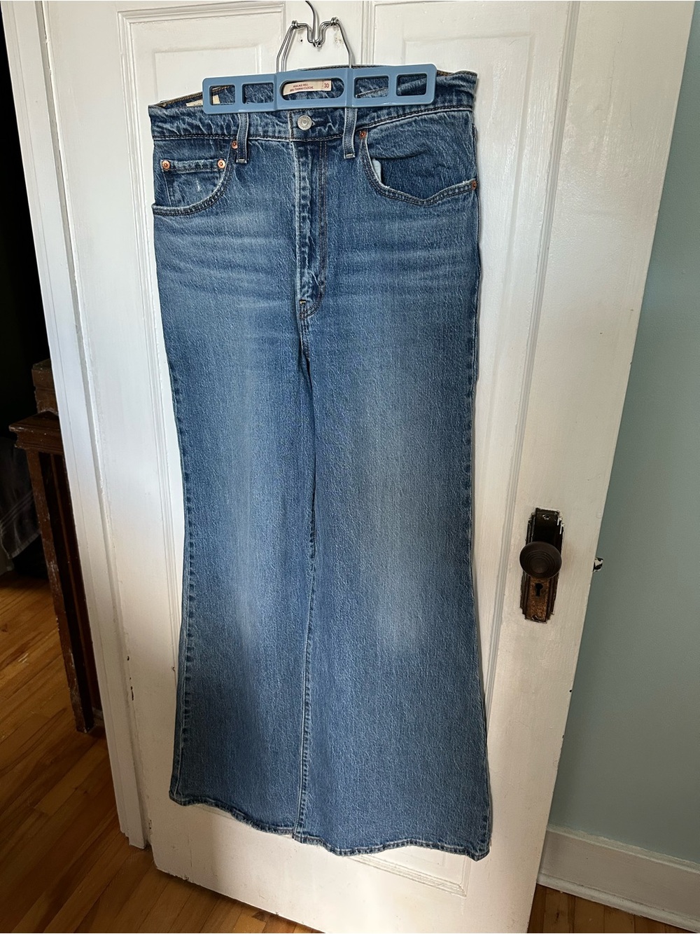 Levis High-Rise ribcage Wide Leg Jeans in Medium Blue Denim